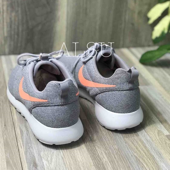 NWT Nike Roshe One Atmosphere Grey W AUTHENTIC - Picture 4 of 7